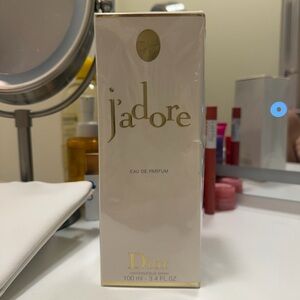 Dior J'adore Eau de Parfum - White and Gold